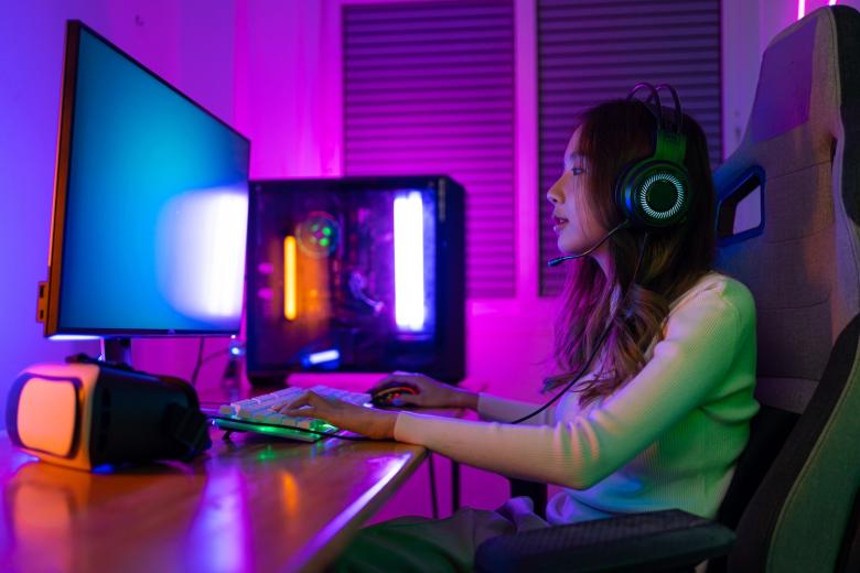 woman gaming on computer